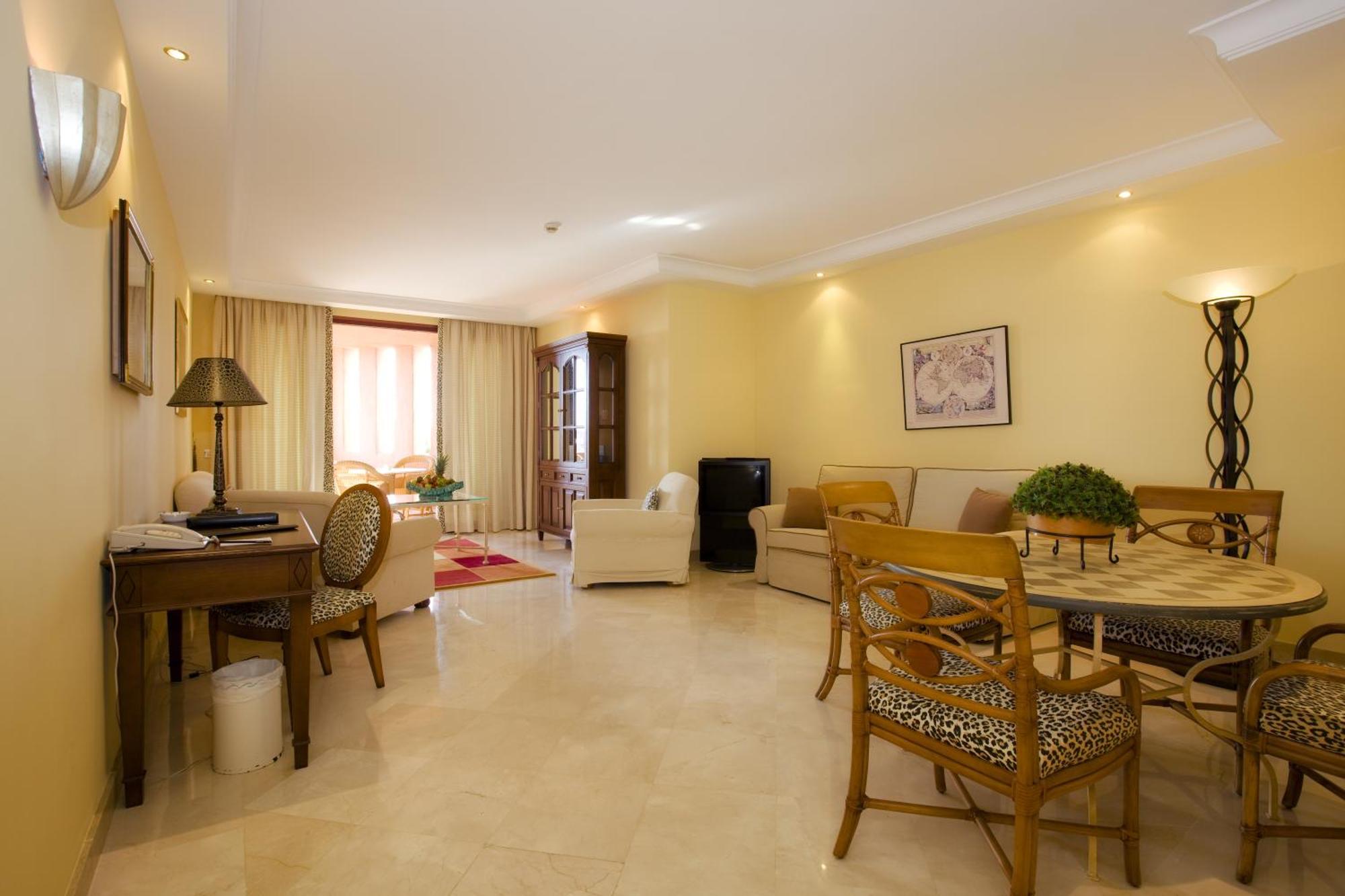 Bahia Beach Apartments Estepona Szoba fotó