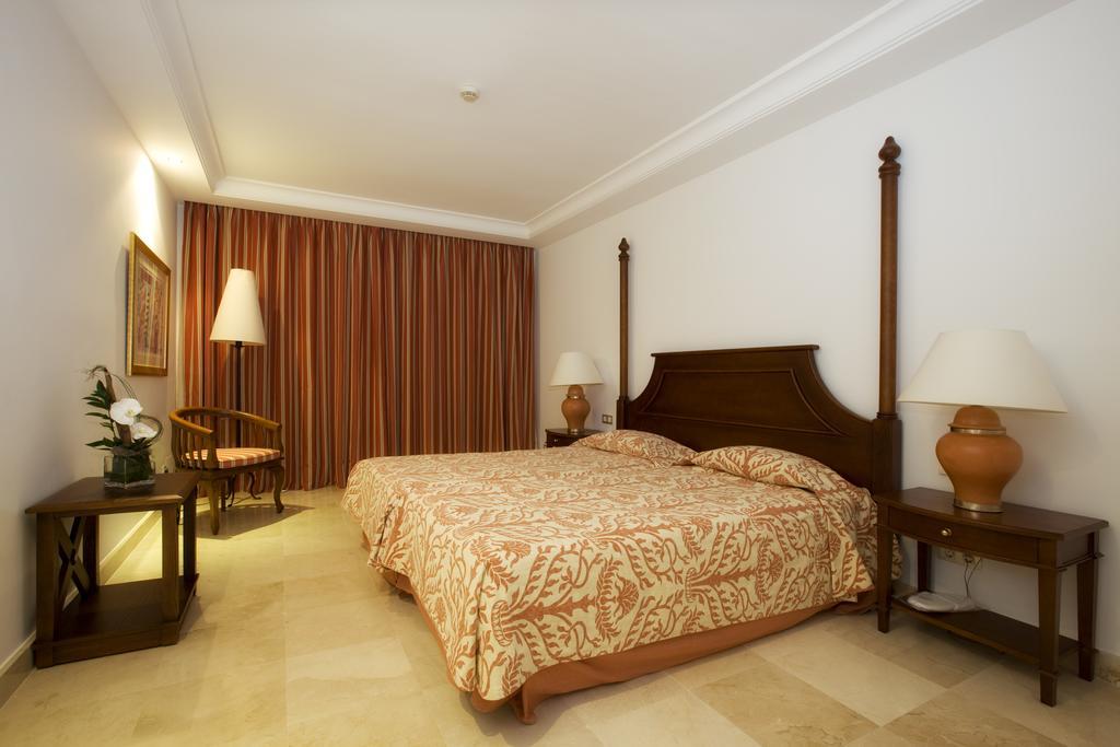 Bahia Beach Apartments Estepona Szoba fotó