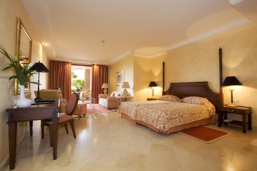 Bahia Beach Apartments Estepona Szoba fotó
