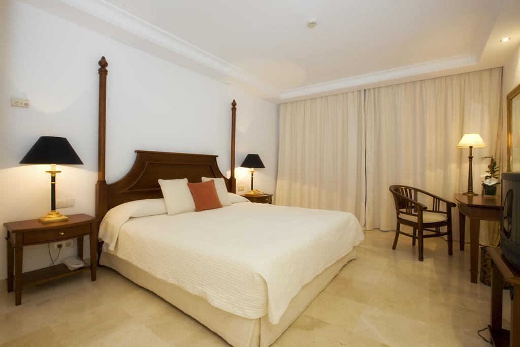 Bahia Beach Apartments Estepona Szoba fotó