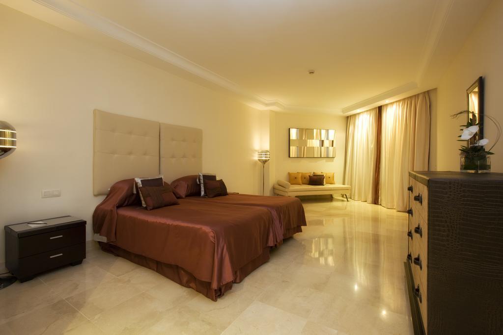 Bahia Beach Apartments Estepona Szoba fotó